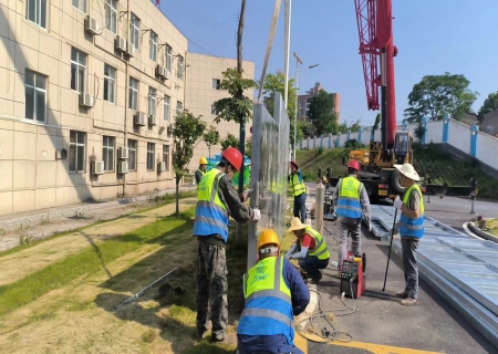 武漢中鐵廣告文化墻安裝中